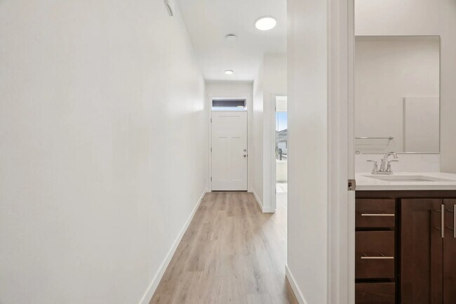 Foto del edificio - 1915 NW 18th Ave