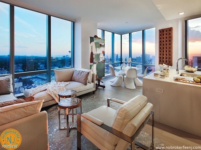 Building Photo - 110 Main St