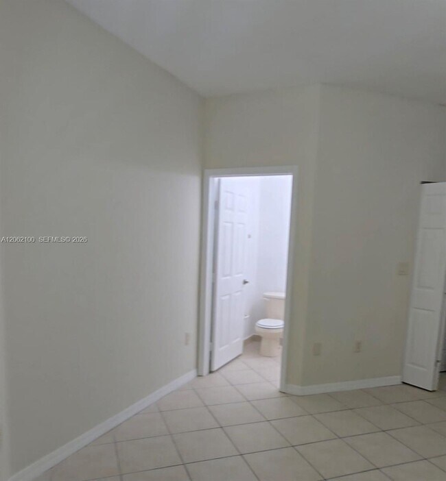 Building Photo - 4917 SW 141st Ave