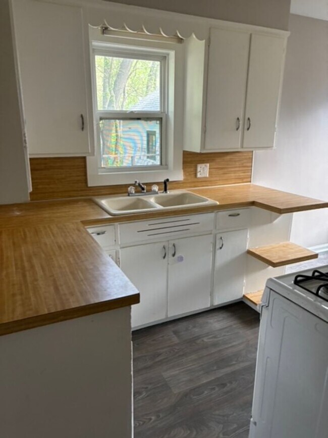 Foto del edificio - 829 Marcia St SW