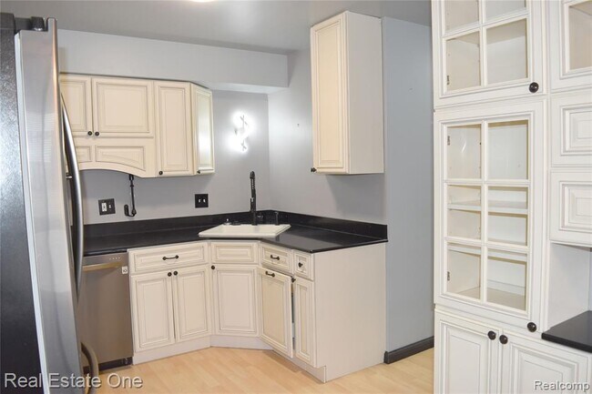 Foto del edificio - 460 Baldwin Ave