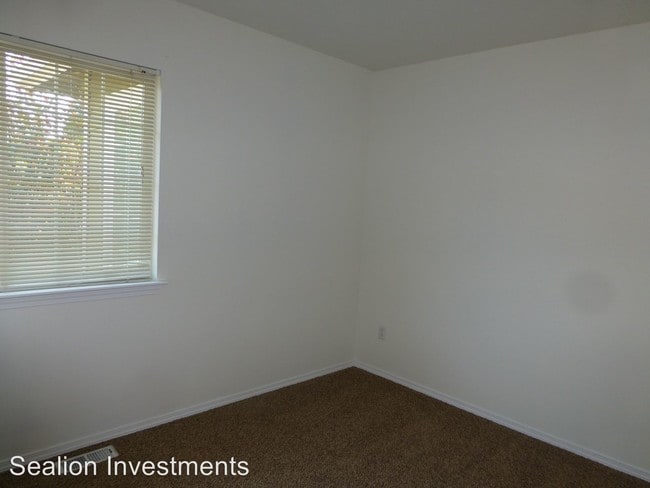 Building Photo - 1790 Lois Ln