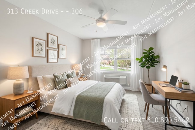 Foto del edificio - 313 Creek Dr