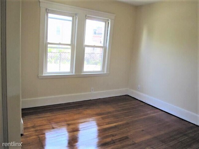 Building Photo - 2 br, 1 bath  - 19 Dane St
