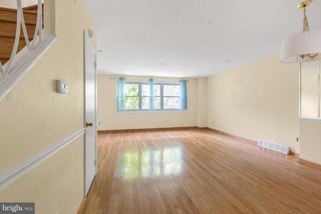 Building Photo - 6736 Emlen St