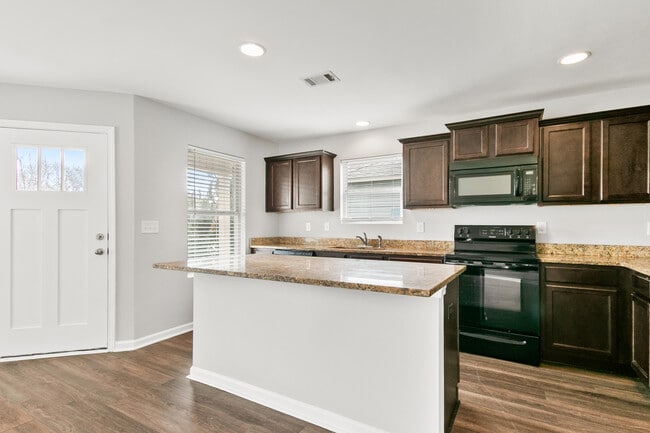 Foto del edificio - 16411 Waterbury Ln