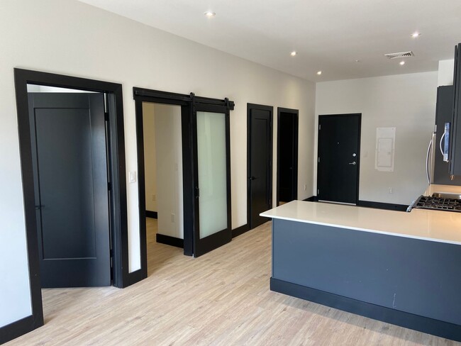 Building Photo - Beautiful one bedroom with den at Watermar...