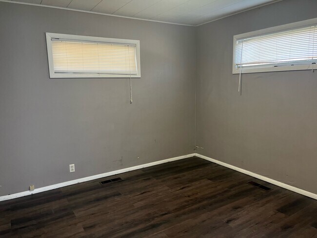 Foto del edificio - 2220 E Market St