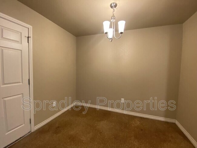 Building Photo - 1549 Kal Ct