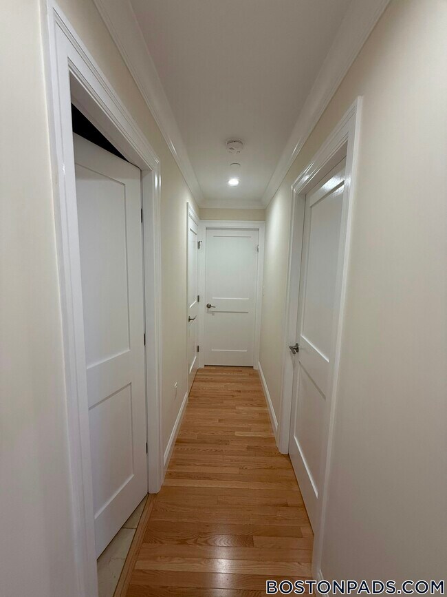 Building Photo - 1443 Beacon St