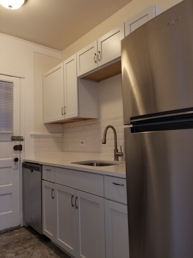 Foto del edificio - 5051 N Glenwood Ave