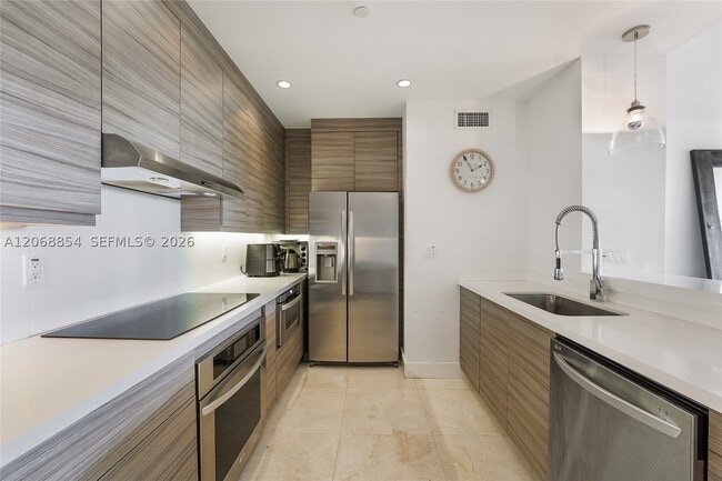 Foto del edificio - 151 Crandon Blvd