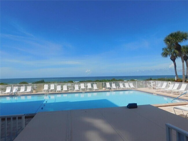 Foto del edificio - 627 Alhambra Rd