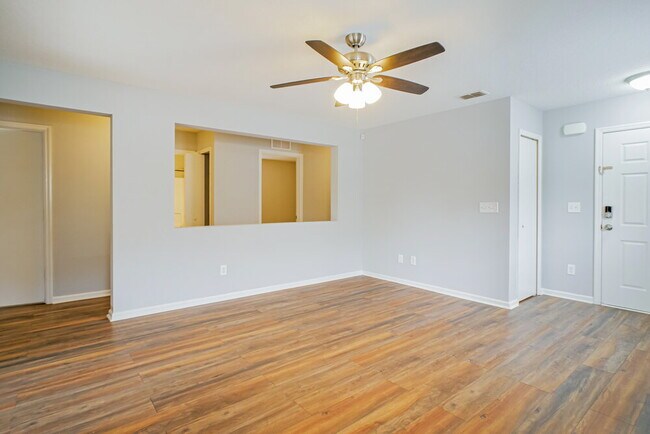 Foto del edificio - 192 Brookfall Dr