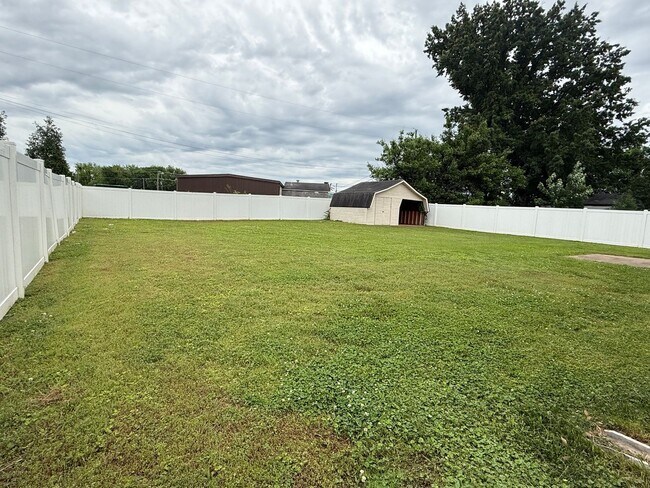 Building Photo - Charming 3-Bedroom Home in the Heart of Mu...
