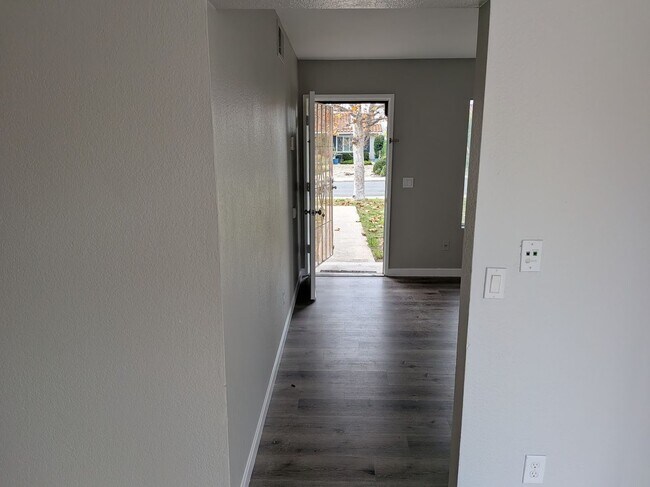 Foto del edificio - Mira Mesa Home