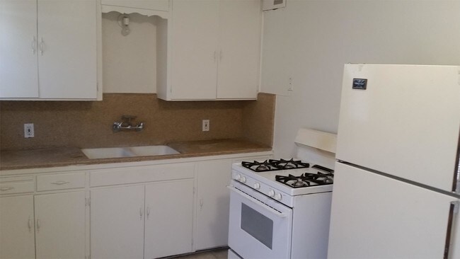 Foto del edificio - 568 W Wilson Ave