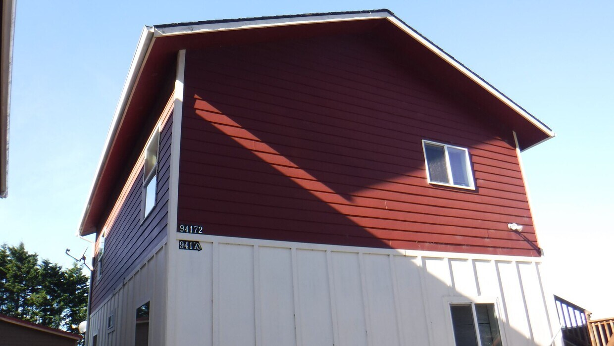 94172 10th St, Gold Beach, OR 97444 House Rental in Gold Beach, OR