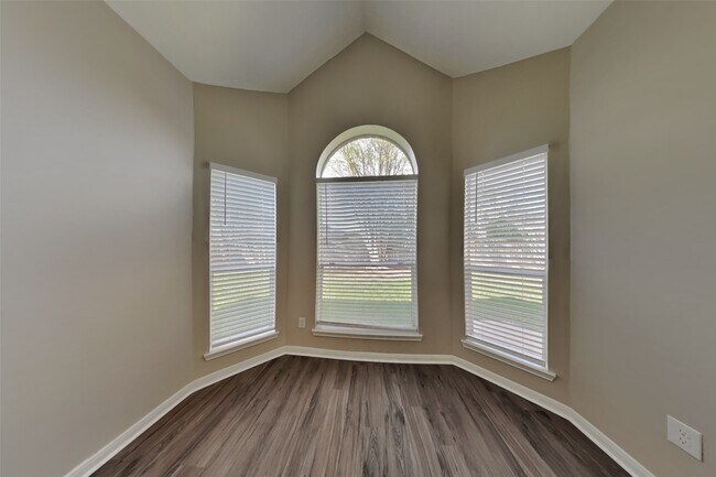 Foto del edificio - 14306 Cypress Falls Dr