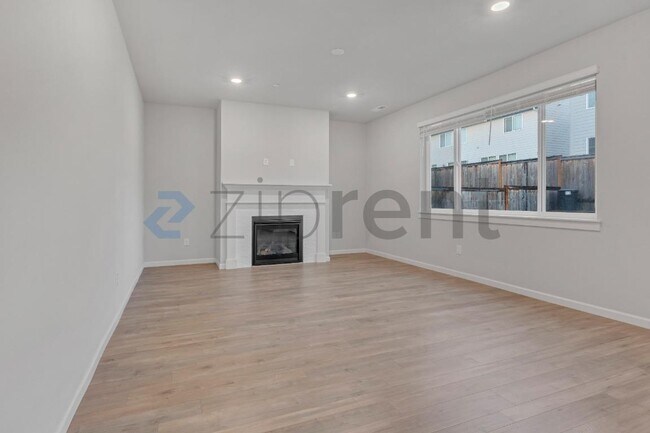 Building Photo - Unit