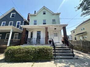 Building Photo - 39 Guilden St