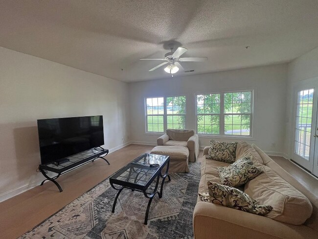 Foto del edificio - 5063 Glenbrook Dr