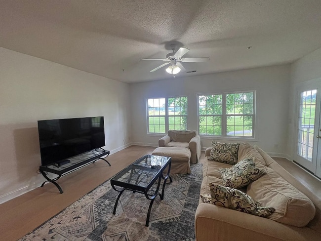Building Photo - 5063 Glenbrook Dr