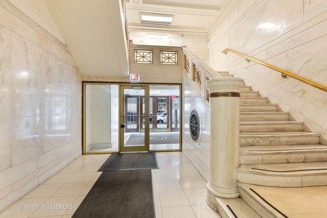 Lobby - 5 N Wabash Ave