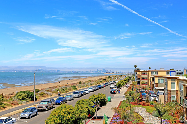 Foto del edificio - Shoreline Apartments