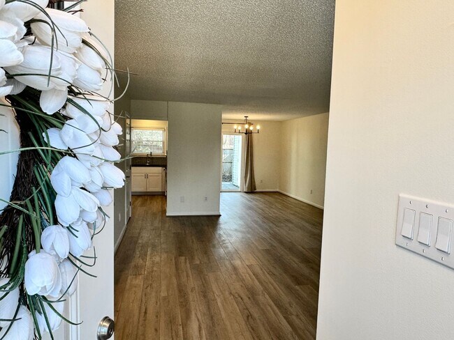 Building Photo - Completely Renovated & Ready 02-25-26! 2 Primary Suites, All Appliances Convey and Dog-Friendly!