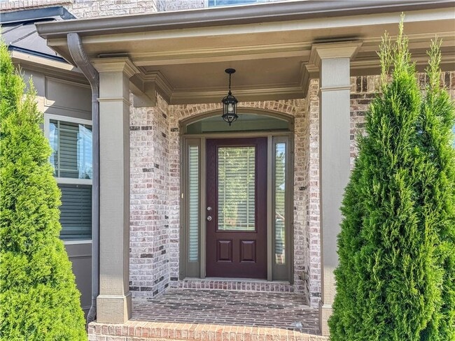 Building Photo - 2435 Manor View