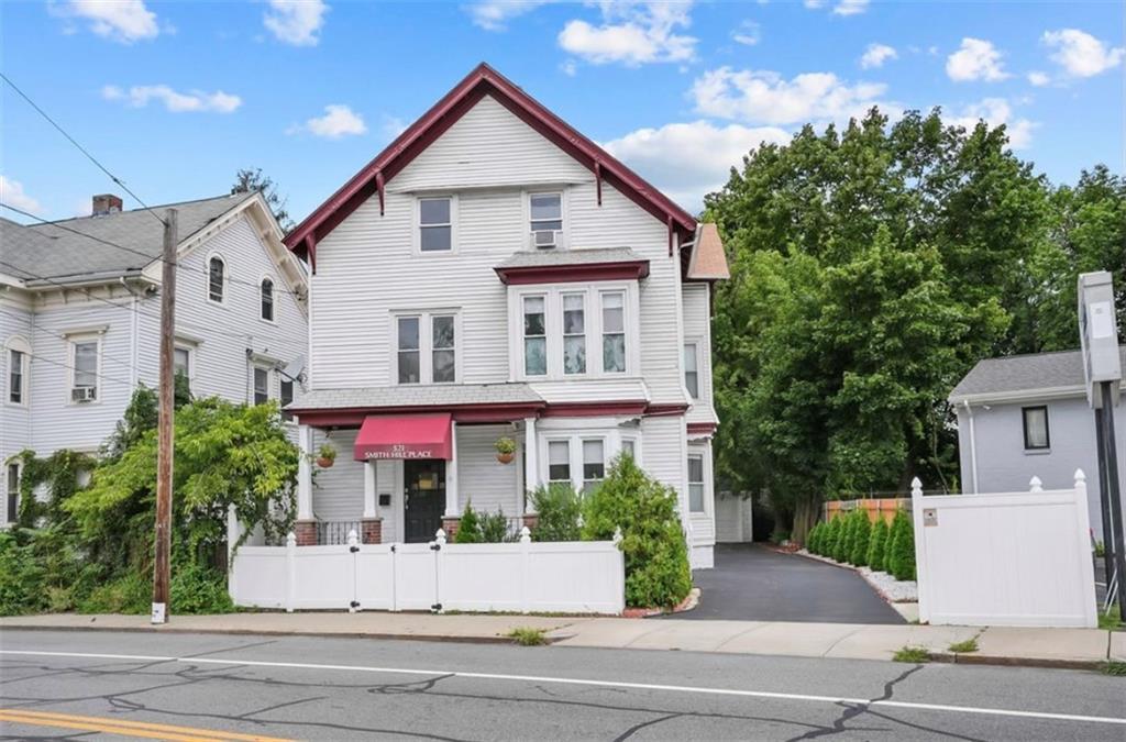 Primary Photo - 521 Smith St