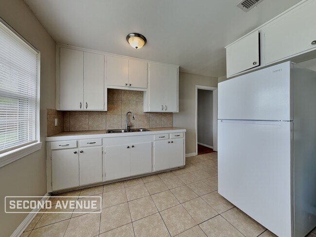 Building Photo - 742 Banton St
