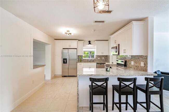 Building Photo - 9940 SW 74th St