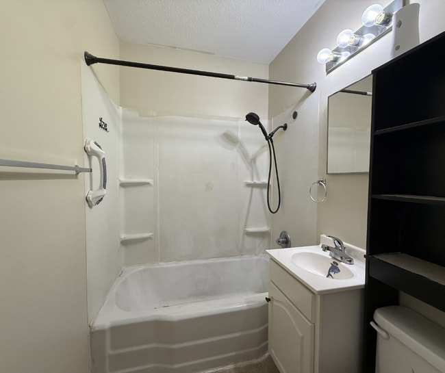 Building Photo - 6215 Independence St