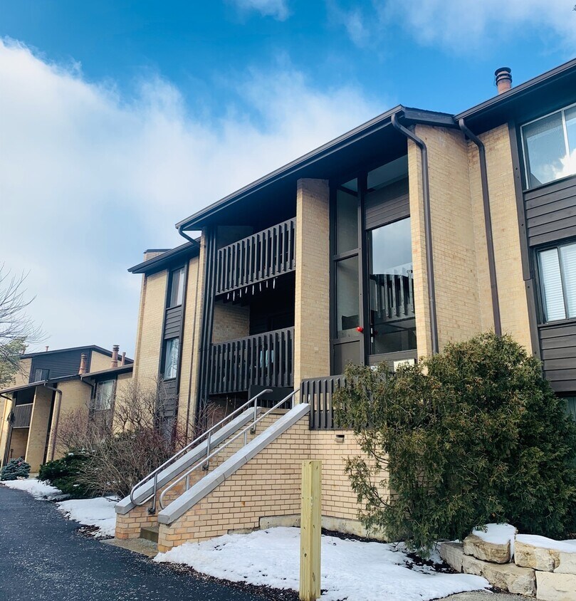 6174 Knoll Ln Ct Unit 204, Burr Ridge, IL 60527 Condo for Rent in