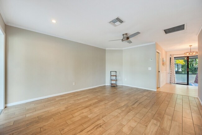 Foto del edificio - 1759 Azalea Ln