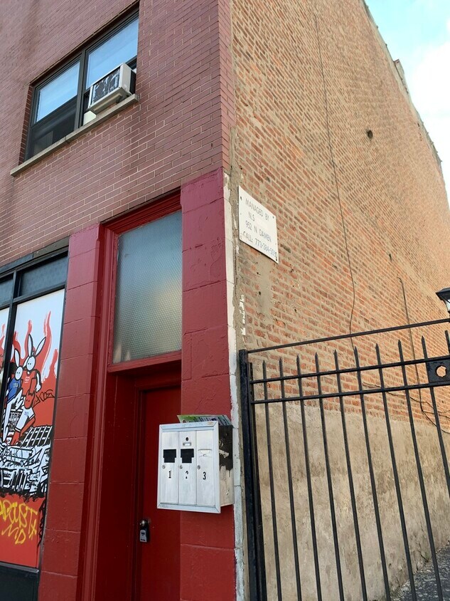 Primary Photo - 952 N Damen Ave.