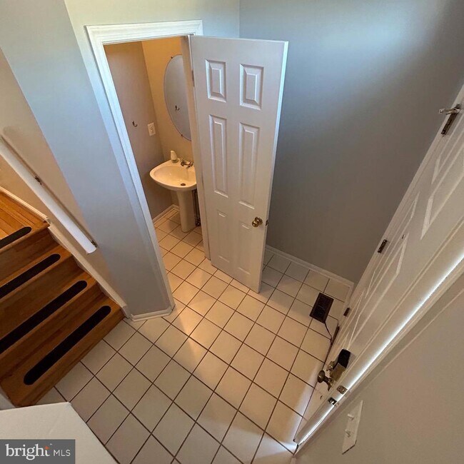 Building Photo - 1214 Heritage Commons Ct