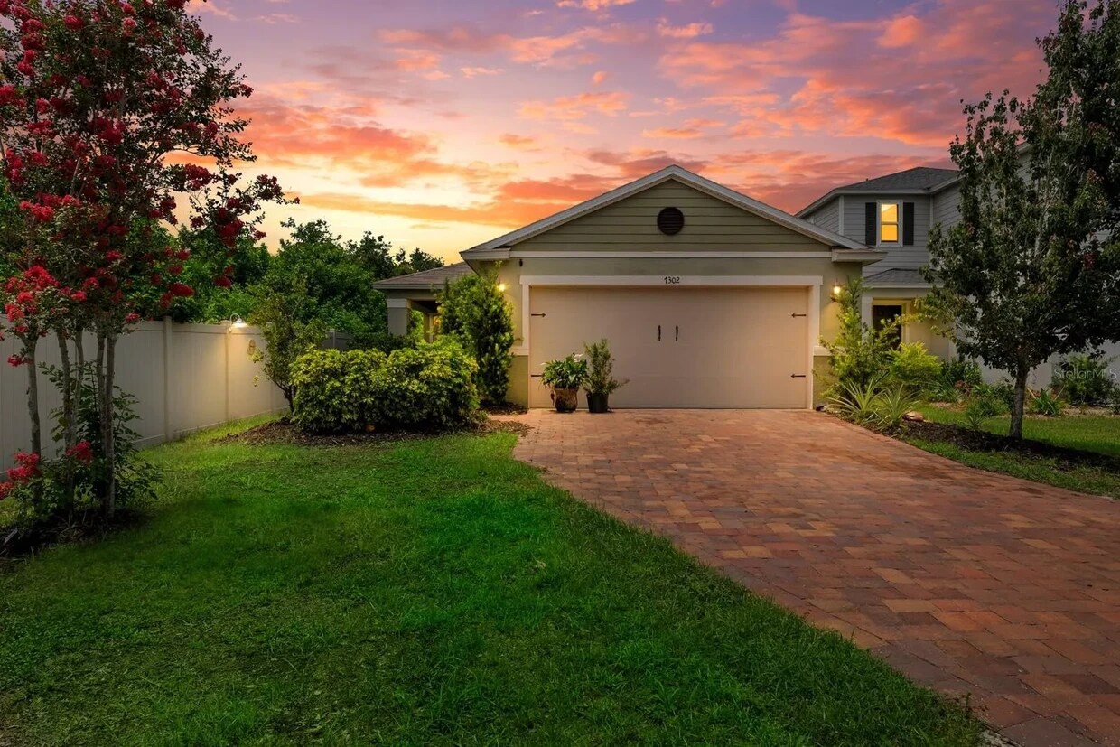 Foto principal - 7302 Sunshine Bridge Ave
