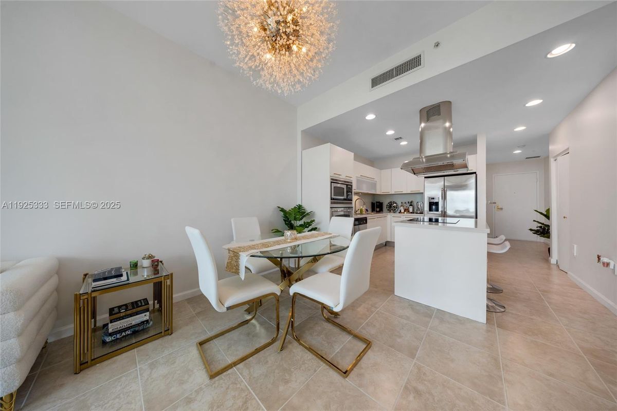 Foto del edificio - 7930 East Dr