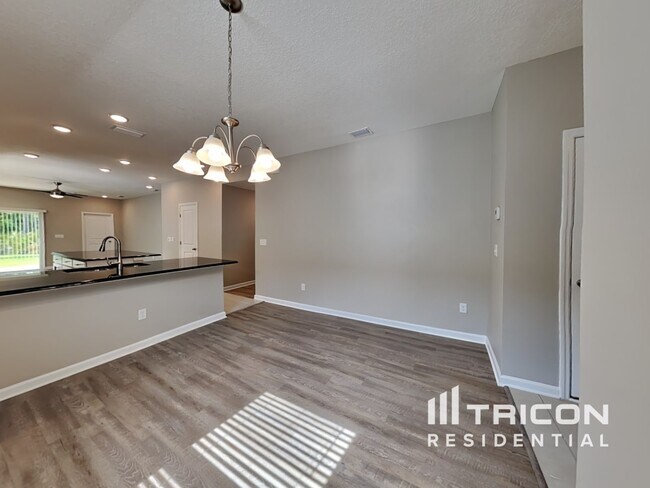 Foto del edificio - 470 Chandler Dr