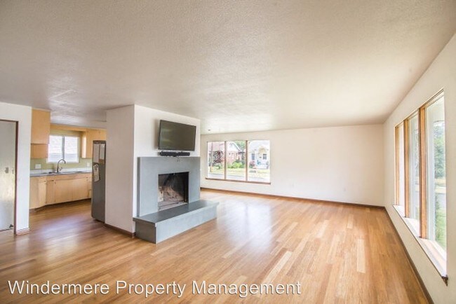 Foto del edificio - 3 br, 1 bath Apartment - 389 S Second