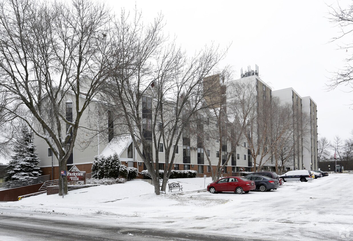 Parkview Villa North Apartments in Columbia Heights, MN