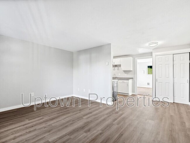 Foto del edificio - 6826 N Richmond Ave