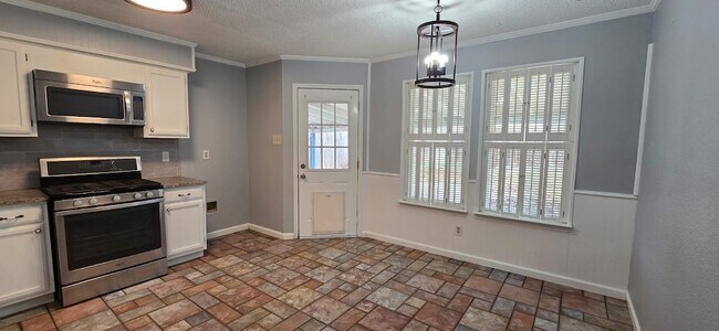 Foto del edificio - 4661 Birchbend Ln