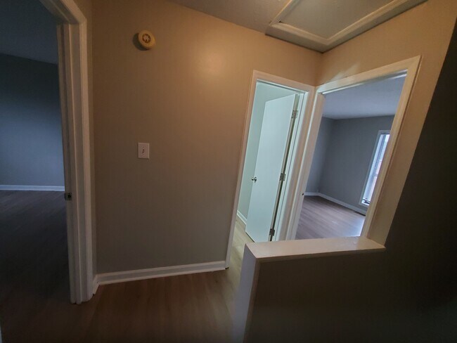 Building Photo - 5910 Aftonshire Dr