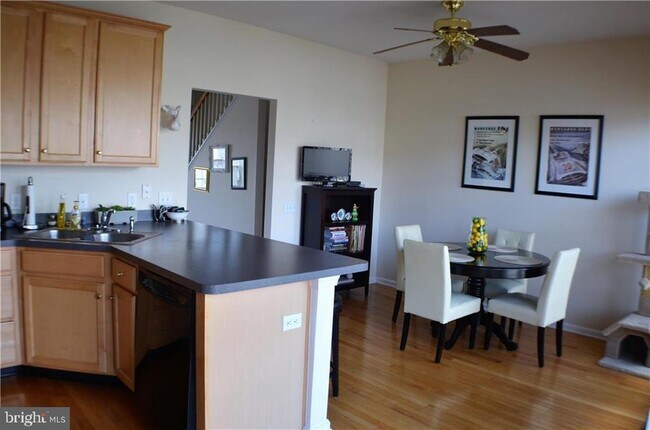 Foto del edificio - 5241 Chandler Way