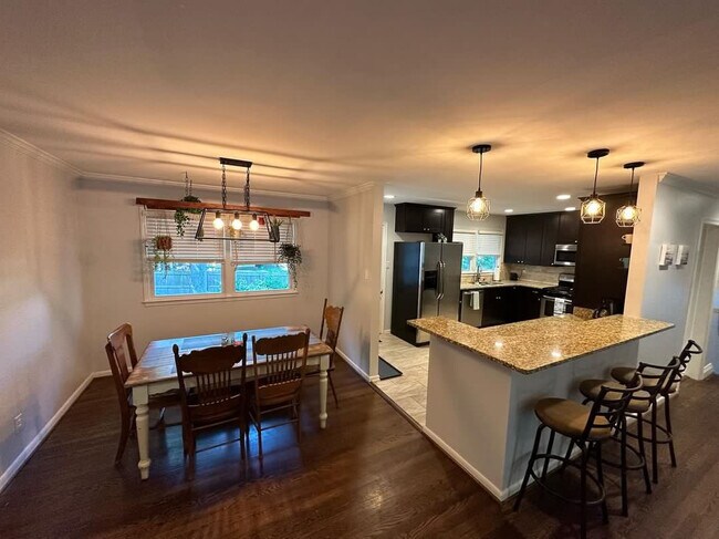 Building Photo - 3112 Edinburgh Dr