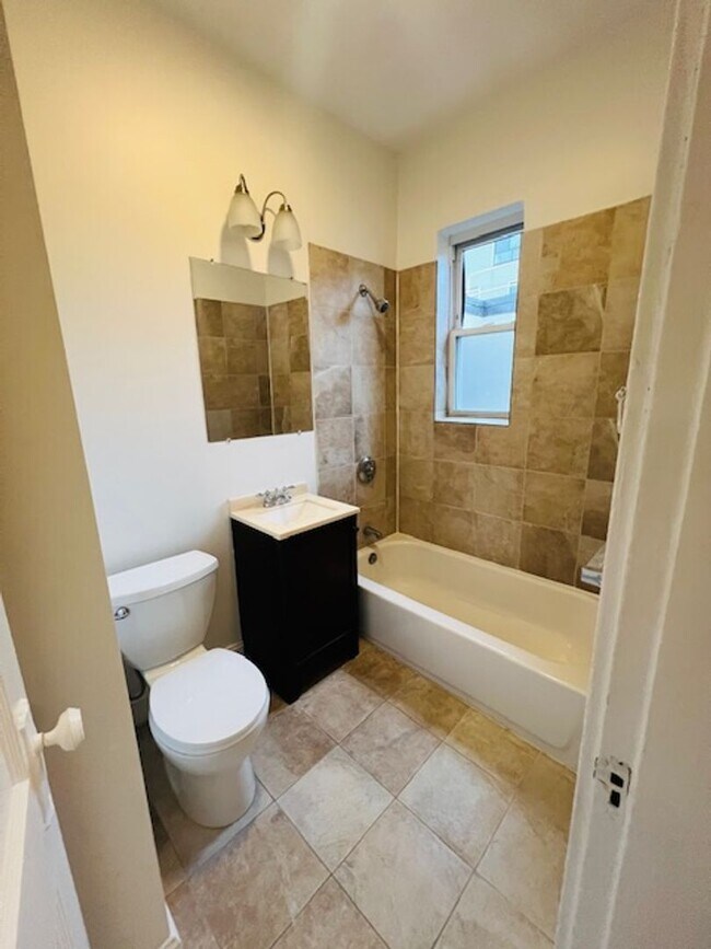 Building Photo - Charming 1 Bedroom-No Broker Fee